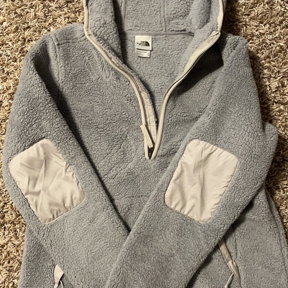 North Face Fuzzy Pullover - Picture 2 of 6